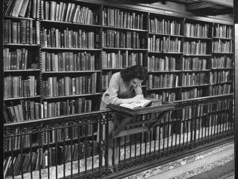 alfred-eisenstaedt-woman-reading-book-among-shelves-on-balcony-in-american-history-room-in-new-york-public-library