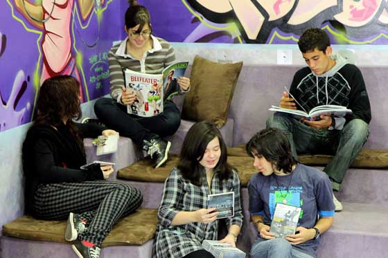 ht_adolescente_disfrutar_lectura