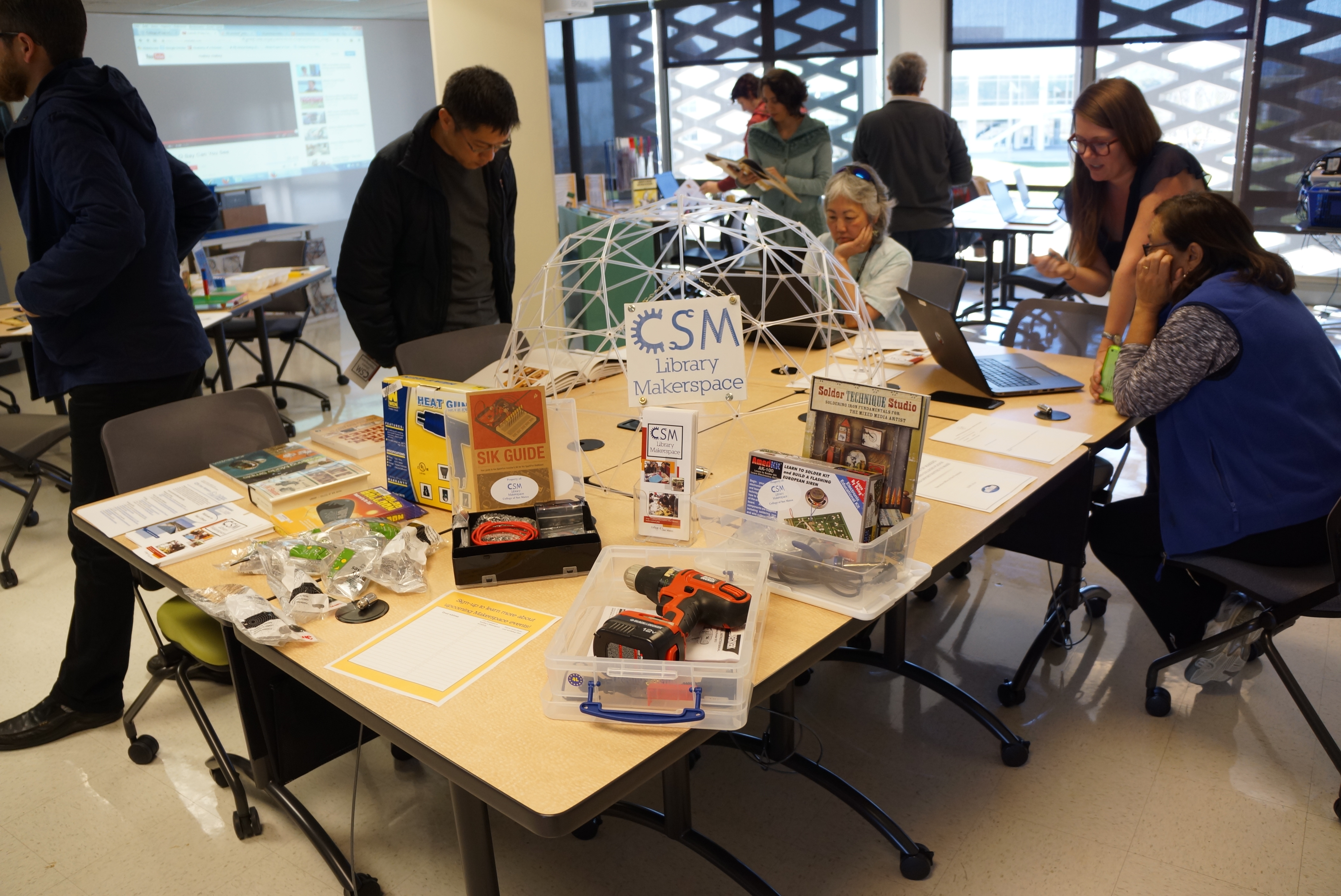 ¿Qué sentido tienen los makerspaces en la biblioteca universitaria ...