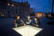 Un Monumento En Memoria De La Quema De Libros Por Parte De Los Nazis En Un Monumento En Memoria De La Quema De Libros Por Parte De Los Nazis En