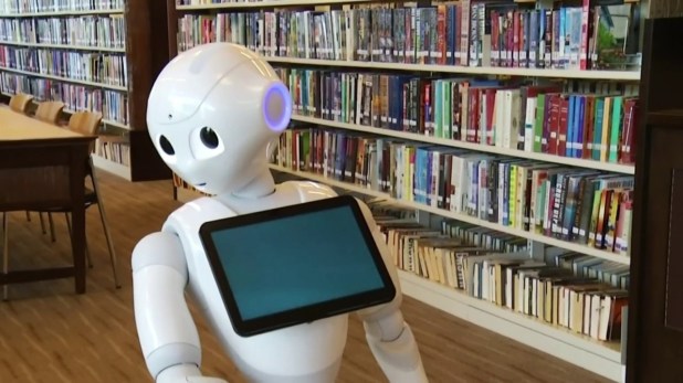 roanoke20libraries20welcome20their20robot20helper2c20pepper20180830223044.jpg_12575507_ver1.0_1280_720