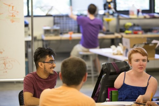 accessible-makerspaces_students-750x500