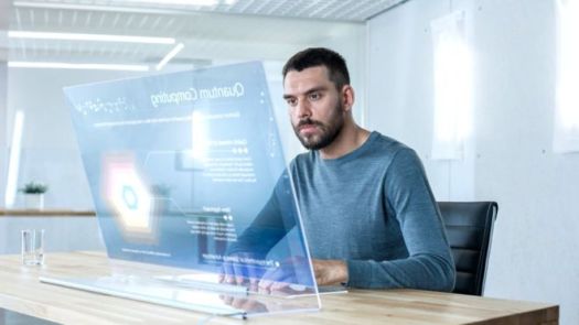 108960567_hombreqcomputer