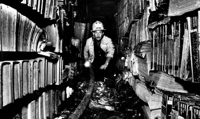 imagen-archivo-incendio-biblioteca-angeles_ediima20190327_0956_20