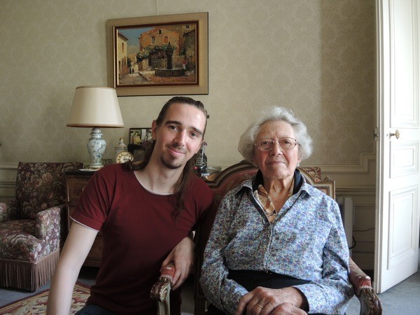 geoffrey-guegan-volontaire-service-civique-24-affecte-bibliotheque-arthur-rimbaud-dans-4e-arrondissement-paris-livre-ouvrages-domicile-emilienne-lhespitaou-agee-99_1_730_450