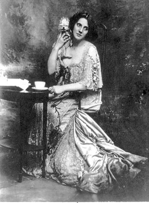 300px-mrs._patrick_campbell_1