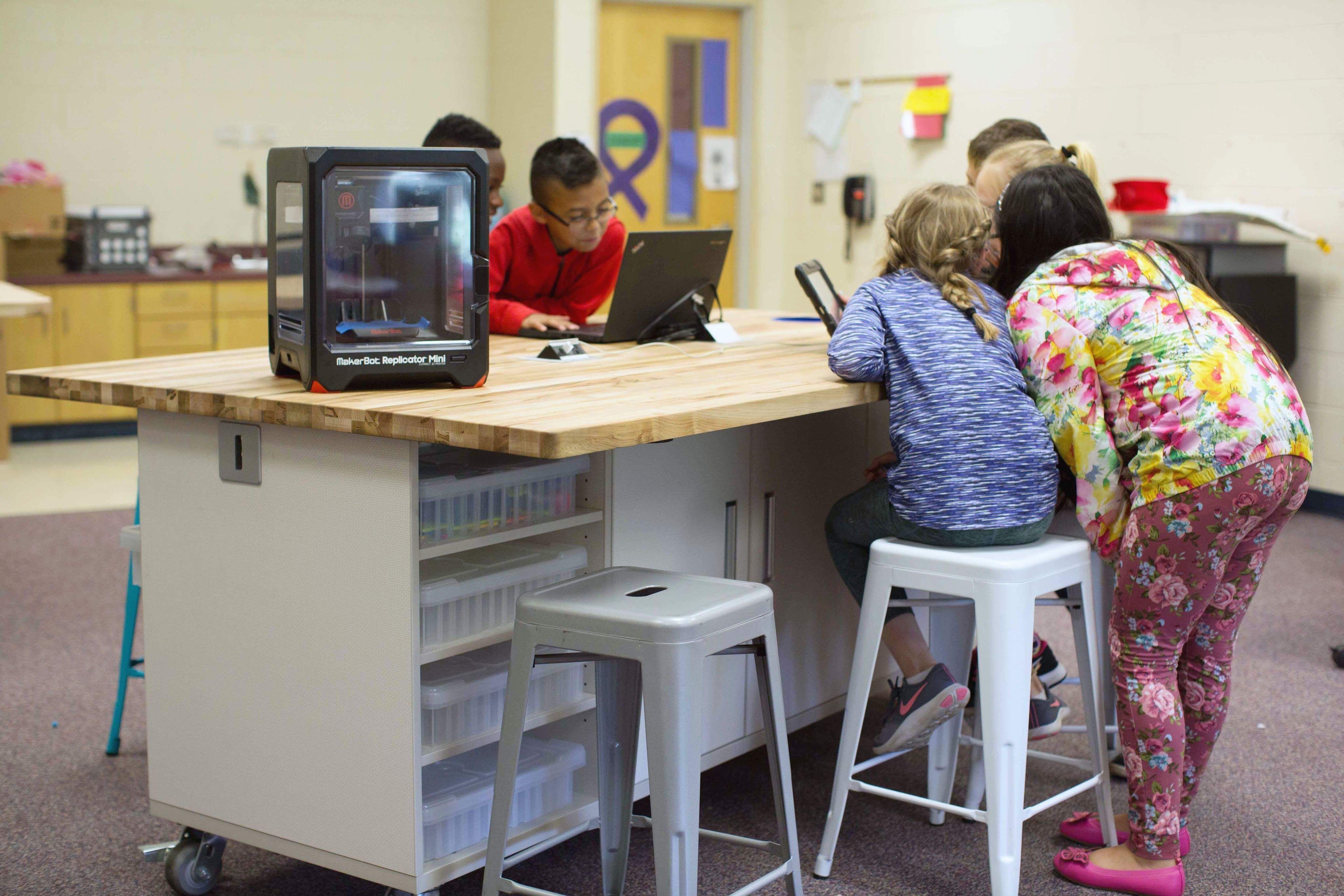 Tabakalera: makerspace y biblioteca en el Centro de Cultura ...